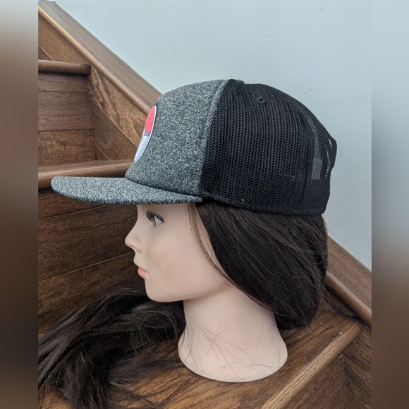 Pokemon Pokeball Emblem Trucker Snapback Youth OS Hat Women's M. NWT - Picture 3 of 14